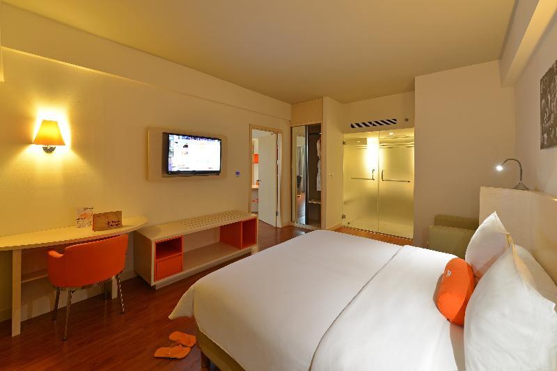 Harris Hotel & Conventions Ciumbuleuit Bandung Exterior foto